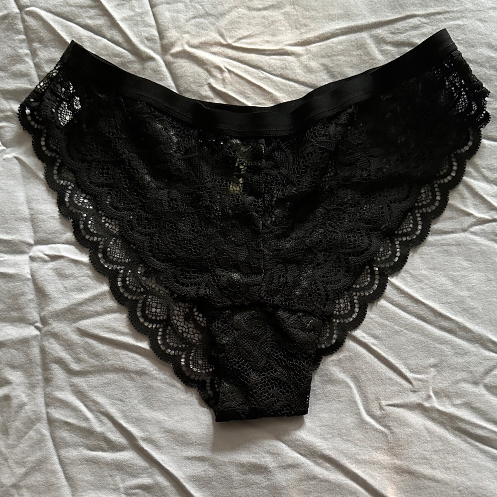 B. Up small Lace Black Panties